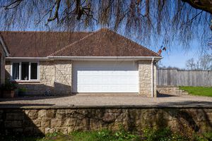 Garage - click for photo gallery